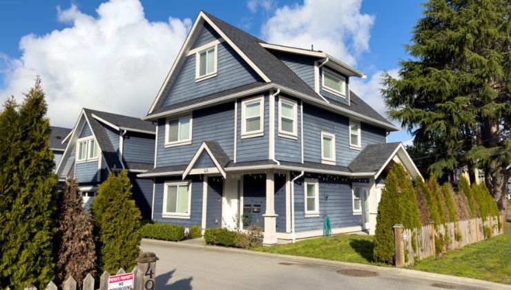 Modern multi-unit housing with balcony and outdoor living area