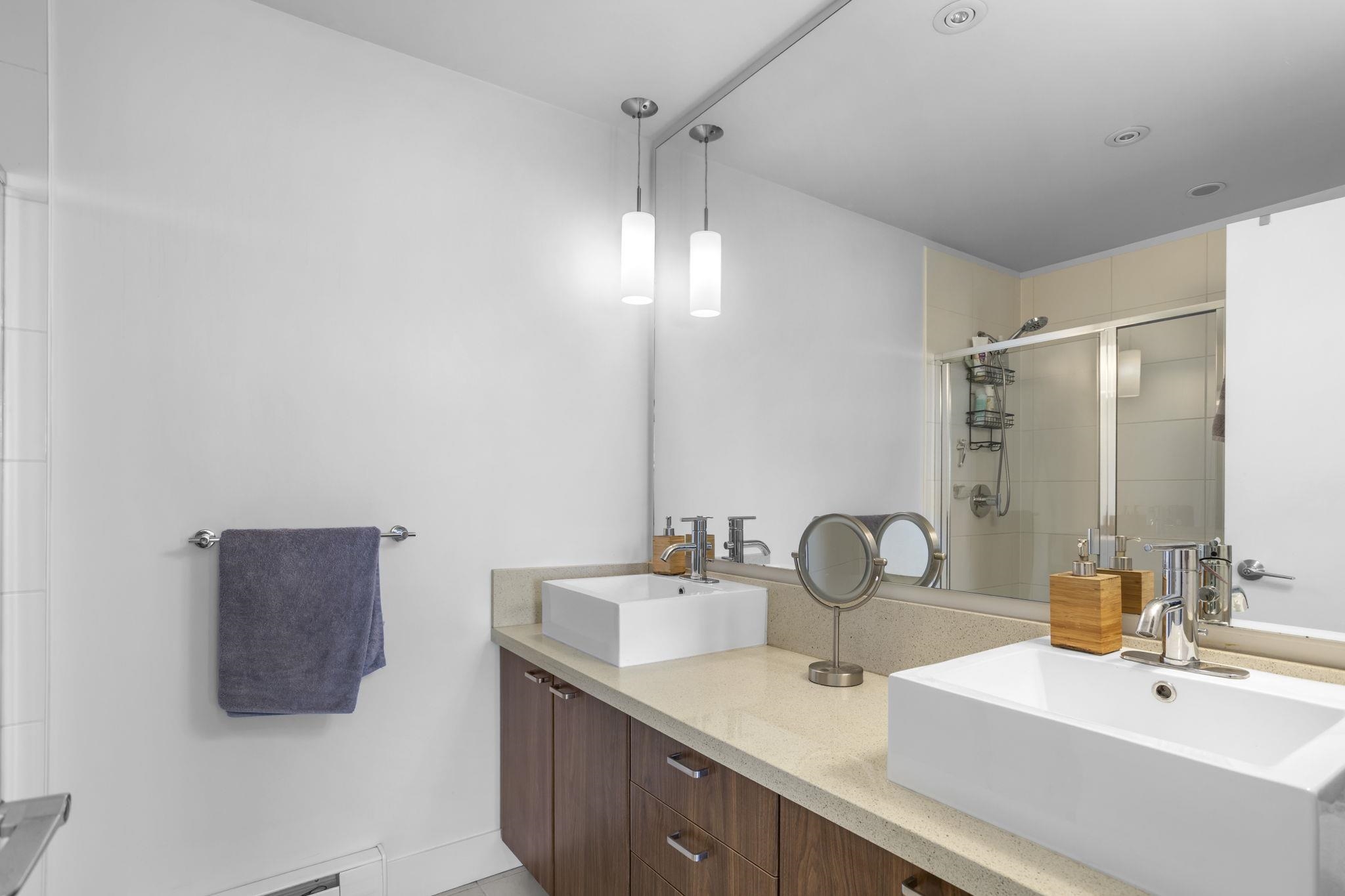 Full bathroom with tub in Grandview Heights family townhouse