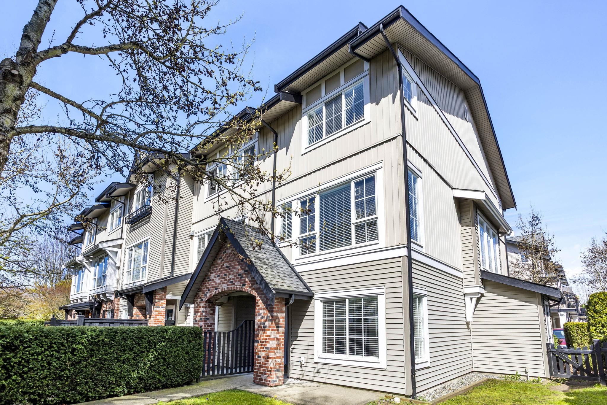 Grandview Heights 4 bedroom end unit townhouse exterior South Surrey