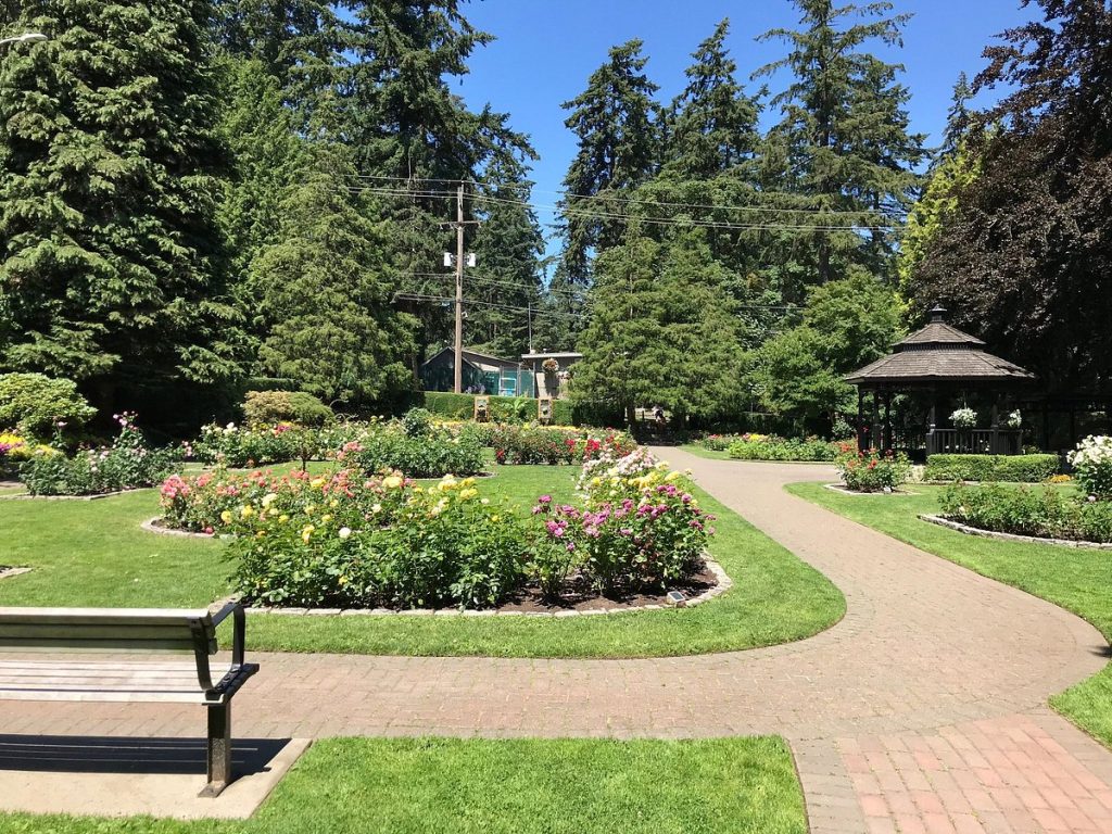 Walking trails in Queens Park New Westminster