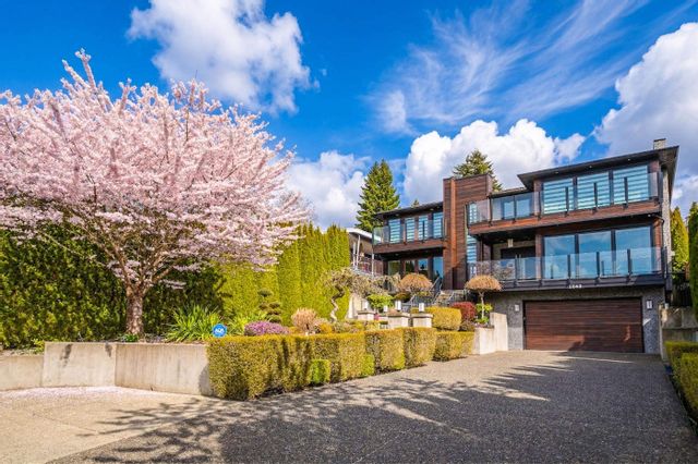 Burnaby luxury homes, illustrating premium home prices and Burnaby real estate market trends