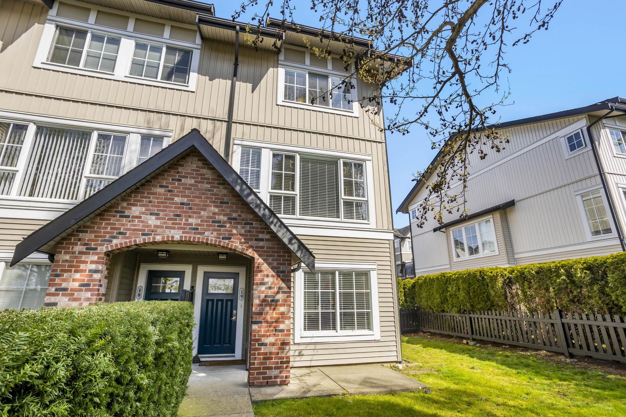 Intracorp built townhouse in Grandview Heights South Surrey exterior